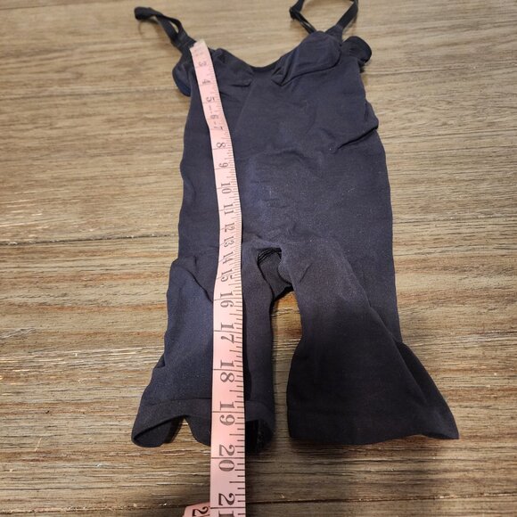 SKIMS Seamless Sculpt Low Back Mid Thigh Bodysuit Black XS - Picture 3 of 6